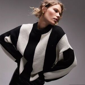 Topshop Black and White Mixed Stitch Sweater Size Medium